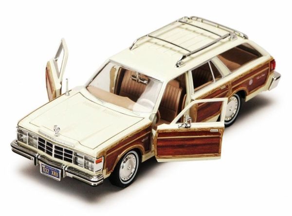 Motor Max Crysler LeBaron Town & Country 1979 Model Metal Araba Krem 1:24