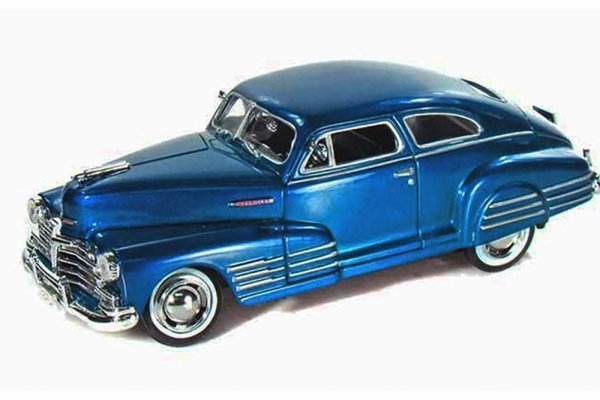 Motor Max Chevy Aerosedan Fleetline 1948 Model Metal Araba mavi 1:24