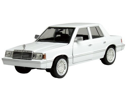 Motor Max Dodge Aries K 1982 Model Metal Araba Beyaz 1:24