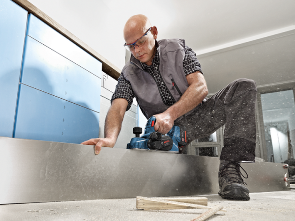 Bosch Professional GHO 18V-LI Solo Makine
