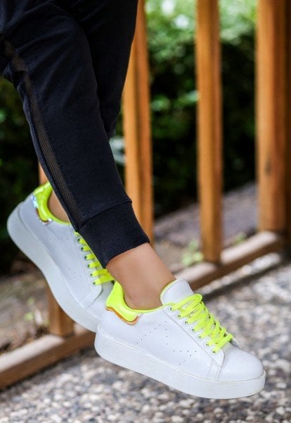 Moci Beyaz Cilt Yeşil Detaylı Spor Ayakkabı