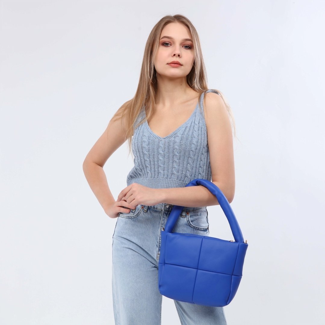 PRETTY MODEL