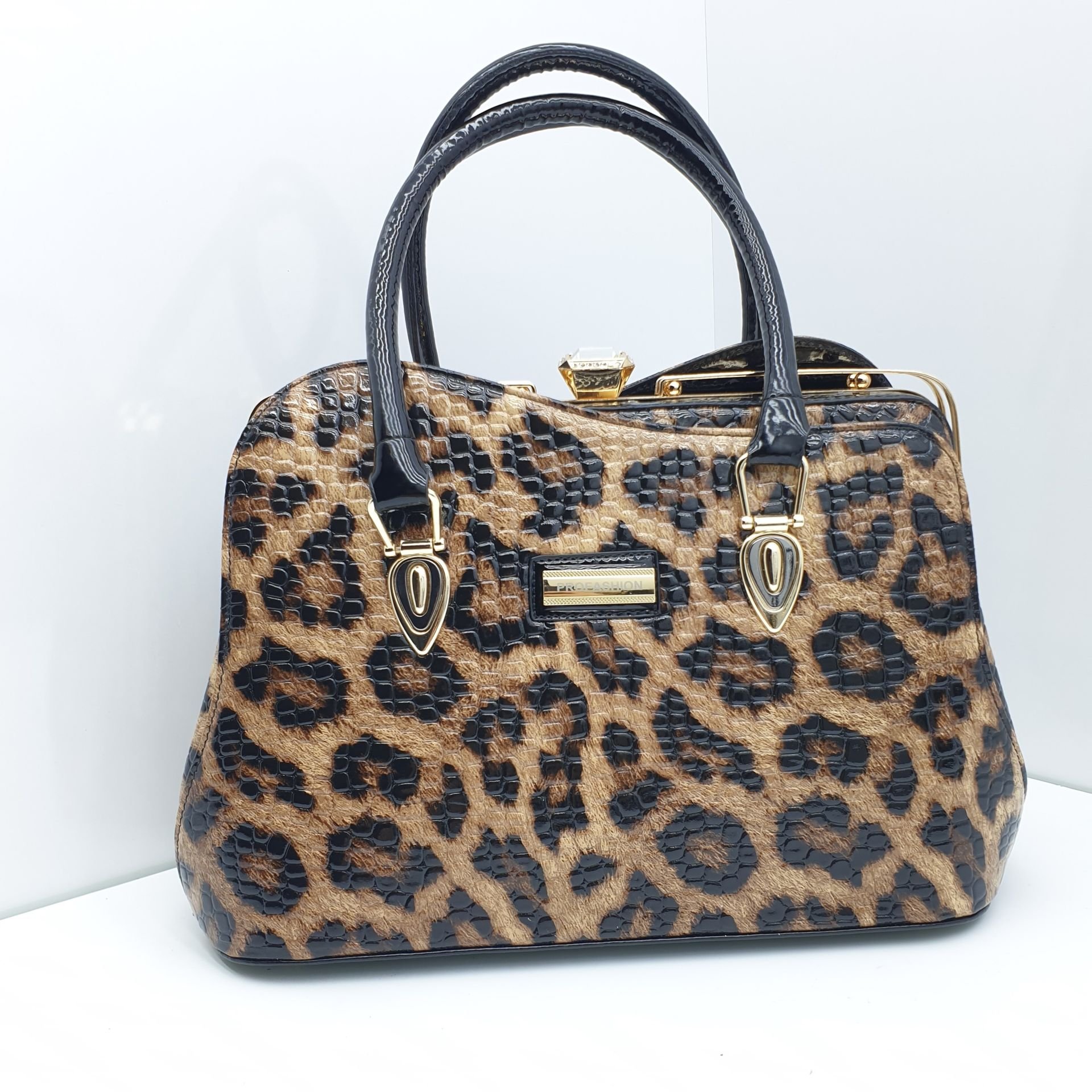 LADY 011