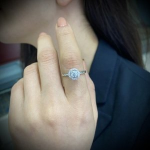 0.65 Karat Pırlanta Tektaş Yüzük Merkez Pırlanta 0,40 Karat