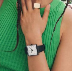 SO34B700 Swatch What If ... Black ?  Kol Saati SO34B700
