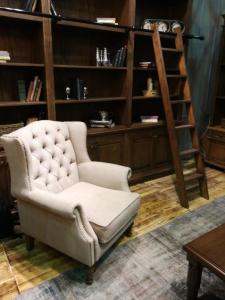Bronx Tufted Wing Chair