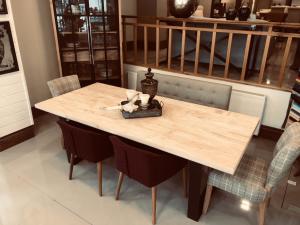 Sentrum Dining Table