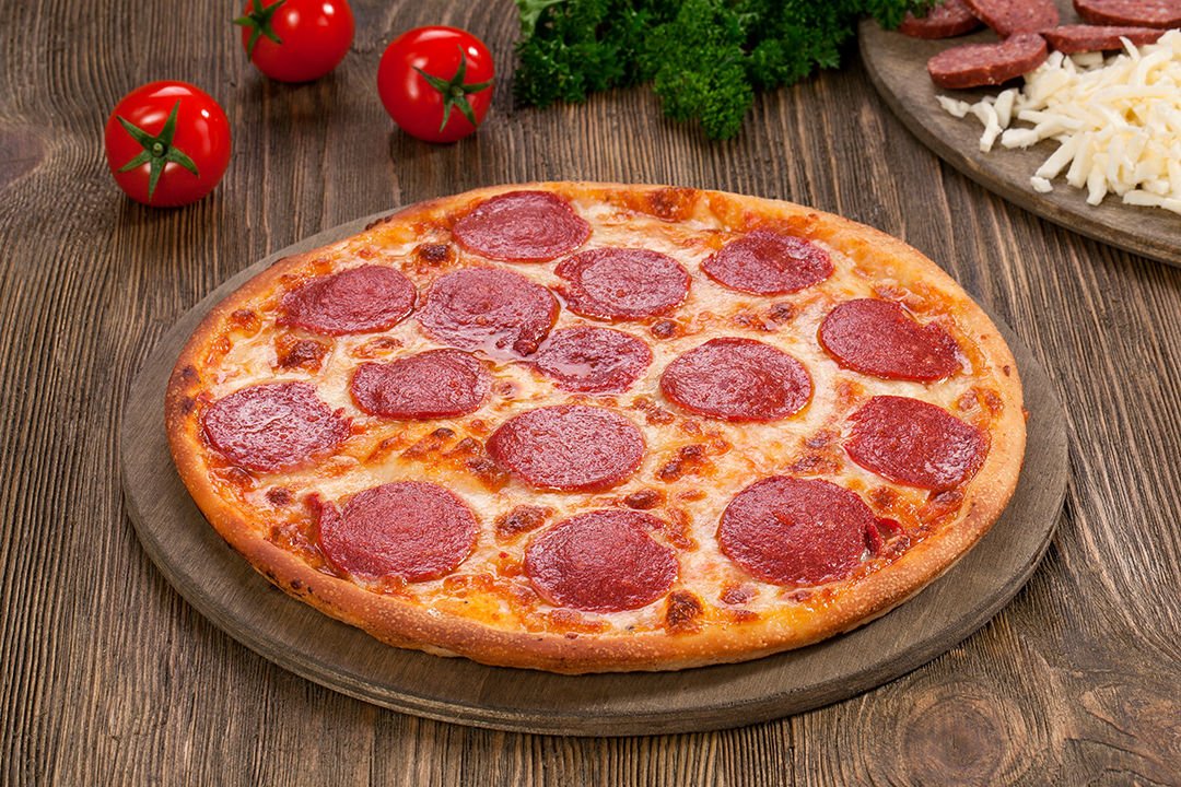 Salamlı ve Sucuklu Enfes Pizza Tarifi