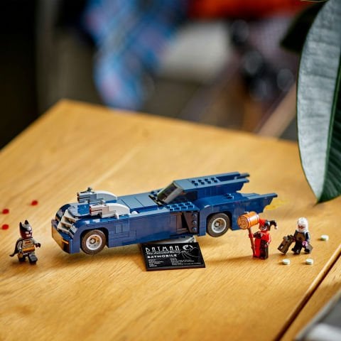 LEGO® DC Batman™: Batmobile™ ile Batman™, Harley Quinn™ ve Mr. Freeze™’e Karşı 76274