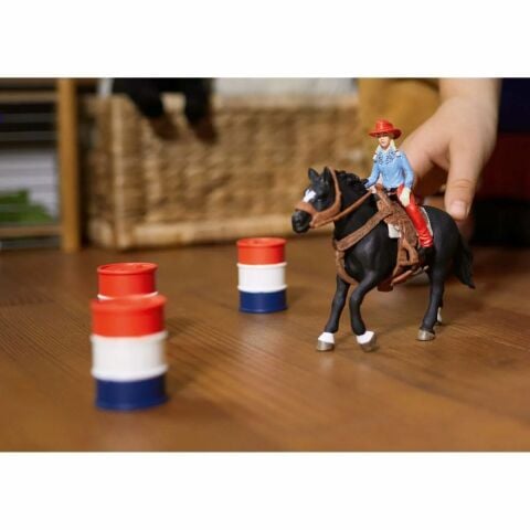 Kovboy Kız ve Fıçılı At Yarışı