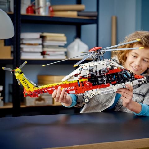 LEGO® Technic Airbus H175 Kurtarma Helikopteri 42145 - 11 Yaş ve Üzeri Çocuklara Helikopterin Nasıl Çalıştığını Öğreten Oyuncak Yapım Seti (2001 Parça)