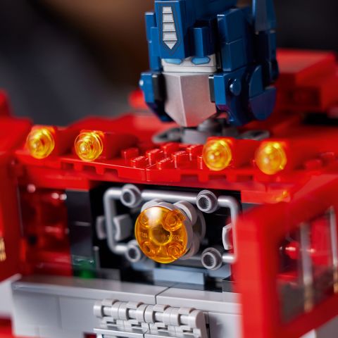 LEGO® Optimus Prime 10302 - Yetişkinler için bir Transformers Efsanesi’nin Koleksiyonluk Model Yapım Seti (1508 Parça)