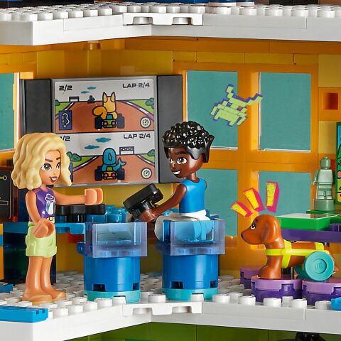 LEGO® Friends Heartlake City Toplum Merkezi 41748 Oyuncak Yapım Seti (1513 Parça)