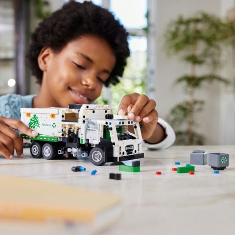 LEGO® Technic Mack® LR Electric Çöp Kamyonu 42167