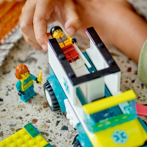 LEGO® City Acil Ambulansı ve Snowboardcu 60403