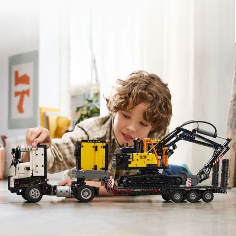 LEGO® Technic Volvo FMX Kamyon ve EC230 Elektrikli Ekskavatör 42175