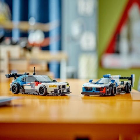 LEGO® Speed Champions BMW M4 GT3 ve BMW M Hybrid V8 Yarış Arabaları 76922 - Koleksiyonluk ve Sergilenebilir Yaratıcı Oyuncak Model Yapım Seti (676 Parça)