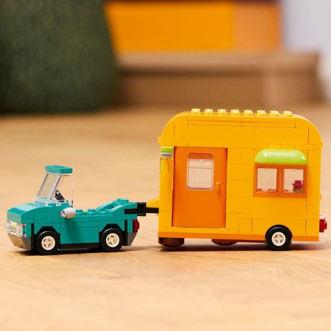 LEGO® Animal Crossing™ Leif Karavan ve Bahçe Dükkanı Yapım Seti 77054