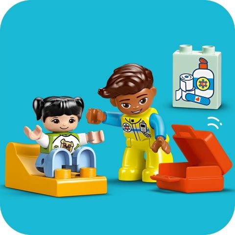 LEGO® DUPLO® Ambulans ve Sürücü, Rol Yapma Faaliyetleri için 10447