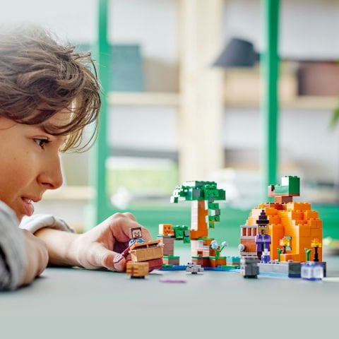 LEGO® Minecraft® Bal Kabağı Çiftliği 21248 Oyuncak Yapım Seti (257 Parça)