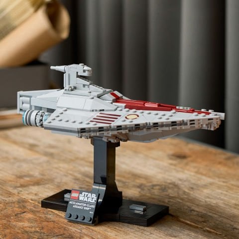 LEGO® Star Wars™ Acclamator Sınıfı Hücum Gemisi, İnşa Edilebilen Starship Modeli 75404