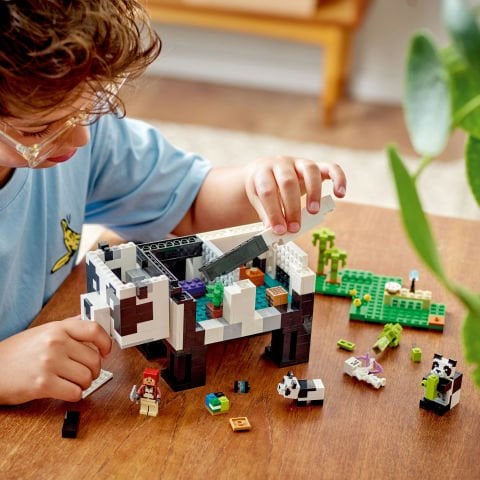 LEGO® Minecraft® Panda Barınağı 21245 Oyuncak Yapım Seti (553 Parça)