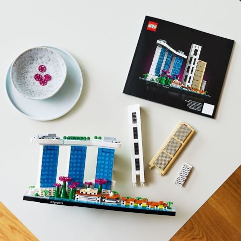 LEGO® Architecture Şehir Yapıları Koleksiyonu: Singapur 21057 - Yetişkinler için Koleksiyonluk Sergilenebilir Model Yapım Seti (827 Parça)