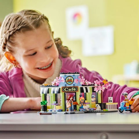 LEGO® Friends Heartlake City Kafe’si Oyuncağı 42618