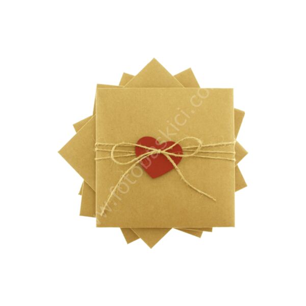 Kırmızı Kalpli ve İpli Kraft Zarf 15x15 cm