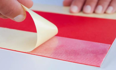 Geçici montaj bandı Çıkarılabilir Pet Kumaş Kauçuk Bazlı Yapışkan Sistemi 50mmx5mt