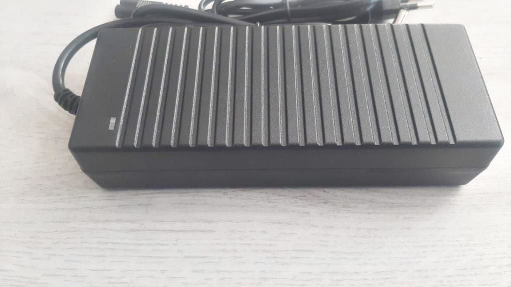 12 Volt 10Amper 120 Wat Çok Amaçlı Adaptör Güç kaynağı(Açıklamayı okumadan ürünü almayınız)