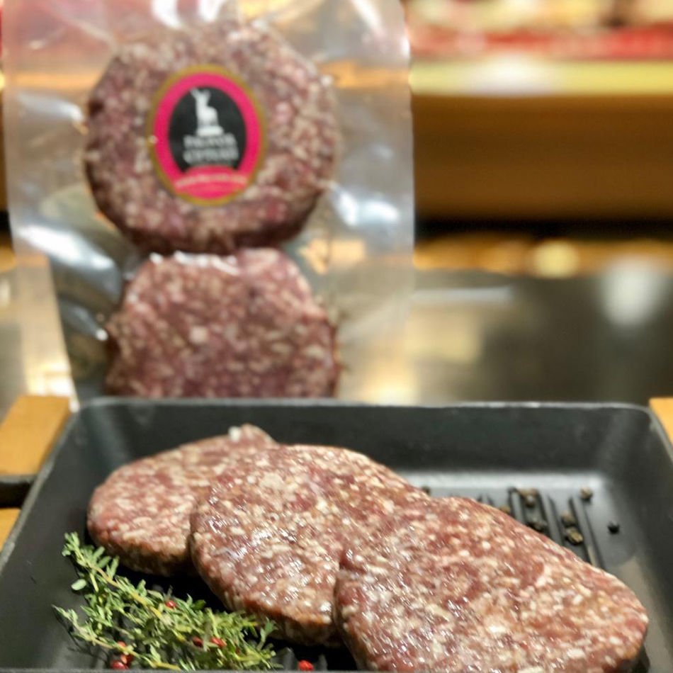 Hamburger Sevenler için Özel Olarak Üretilmiş Bir Burger Köftesi