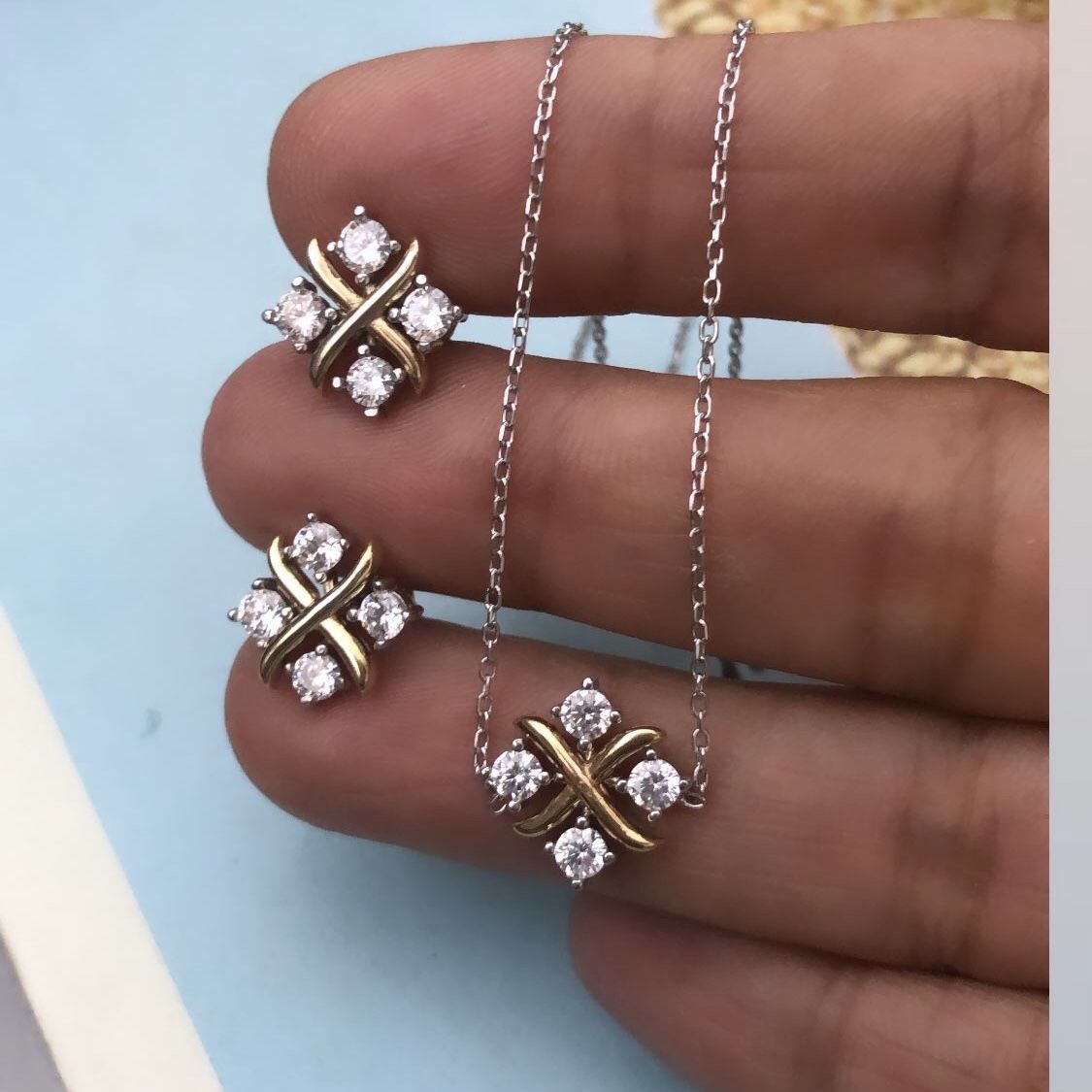 X Kolye Beyaz Taşlı Set