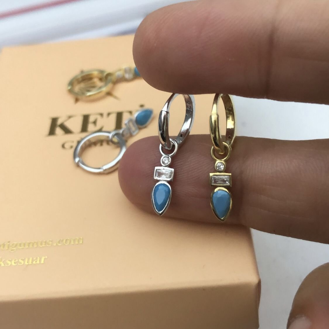 Damla Taşlı Mavi Halka Küpe (Tek)