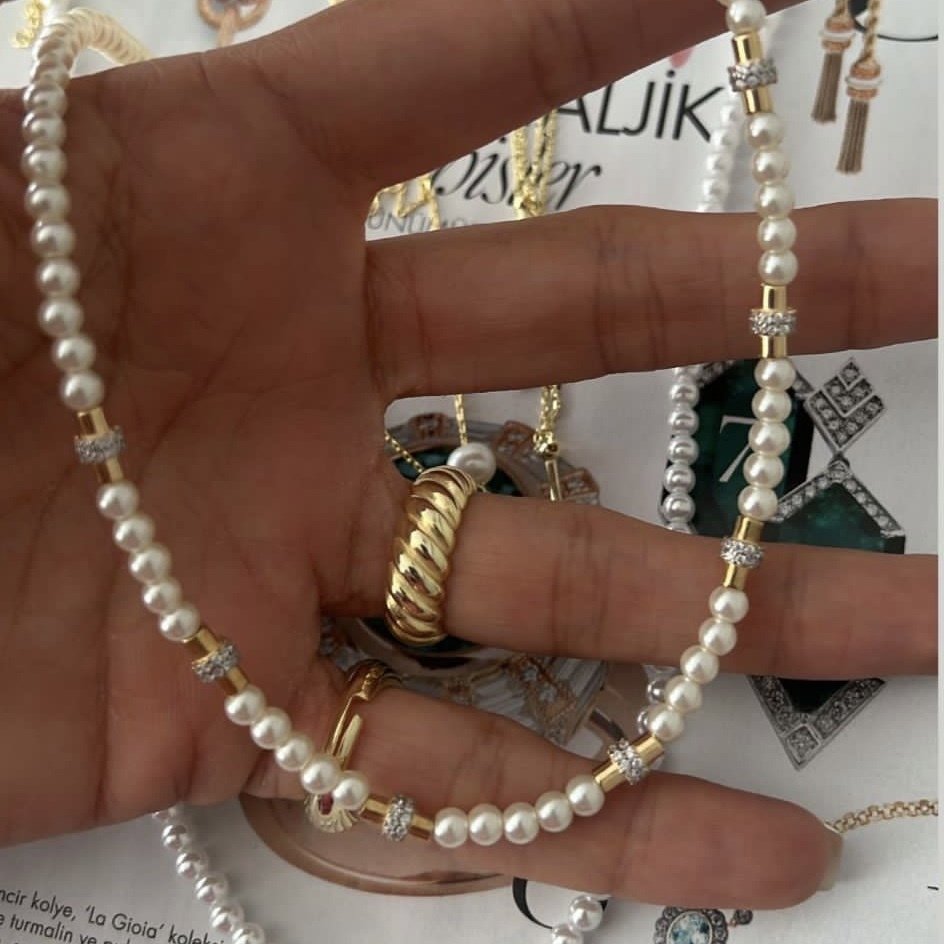 Pearl and clearance stone necklace