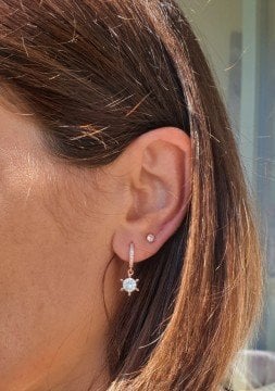 Sallantılı Tektaş Küpe