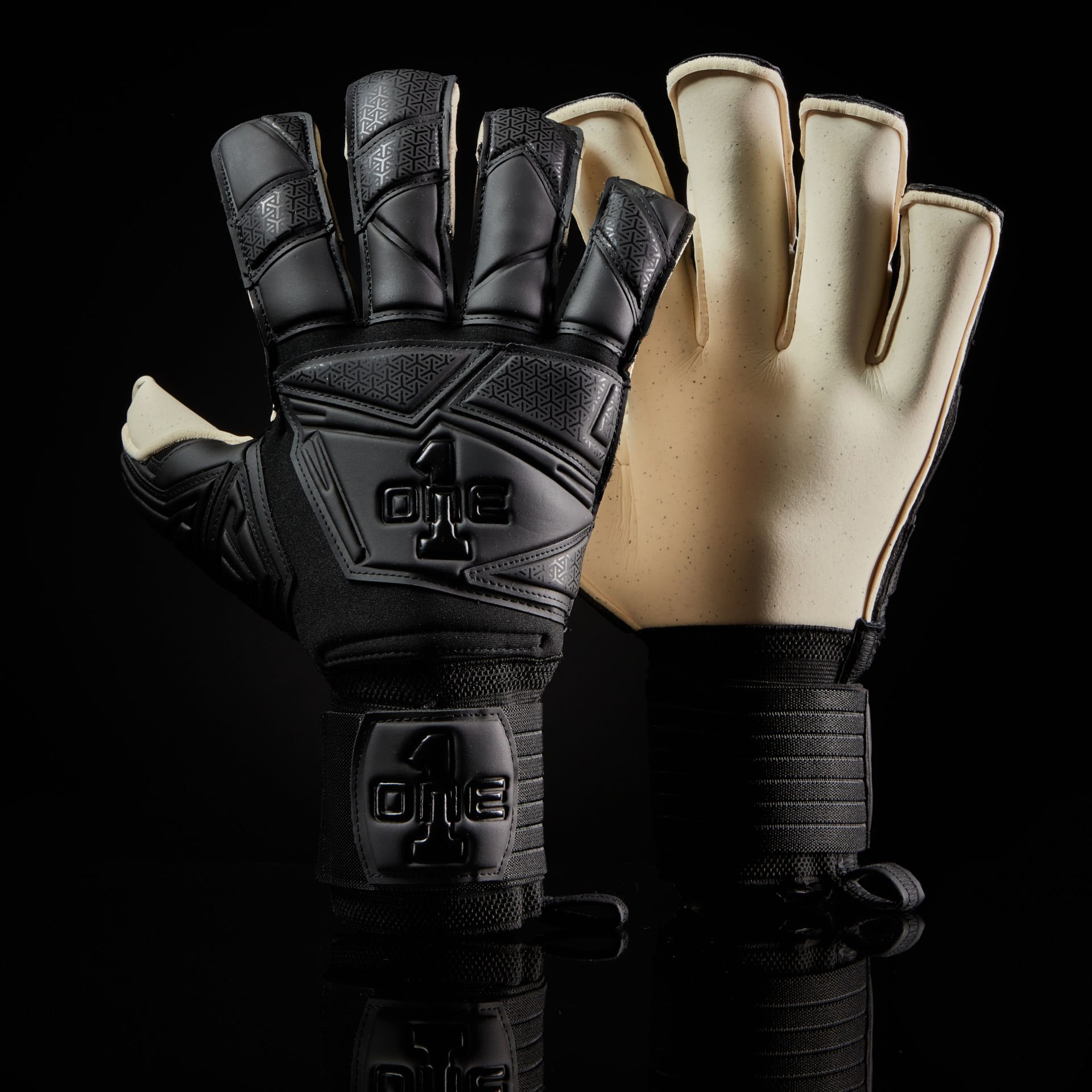 ONE GLOVE Invictus Stealth+