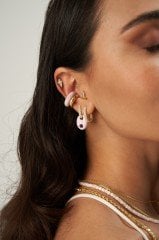 Pembe Button Earcuff