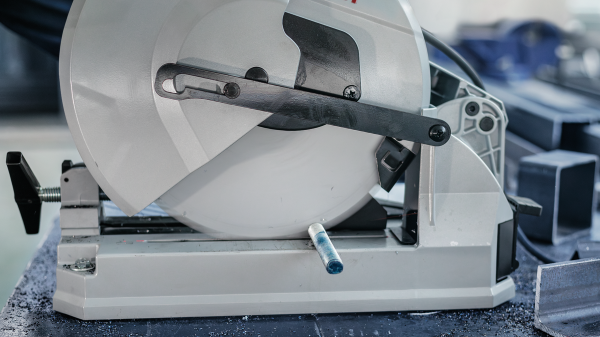 BOSCH PRO Steel 305X2.2x25.4 mm 60 Diş Elmas Uçlu Metal Kesme Testeresi