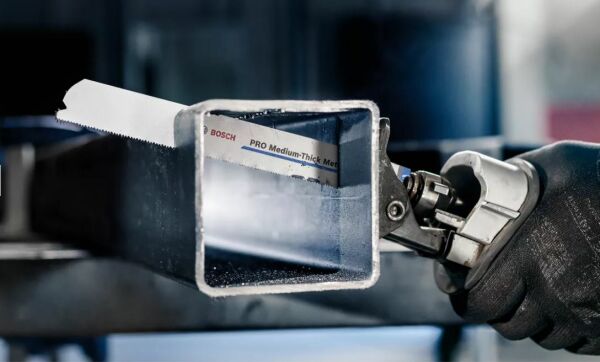 BOSCH PRO S 1137 HBF Metal Kesimi İçin Orta Hizmet Tilki Kuyruğu Testere Ucu 225 mm