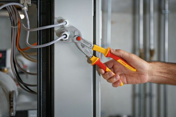 BOSCH Profesyonel 1000 Volt İzoleli 37 Parça El Aleti Seti (1600A02NG4)