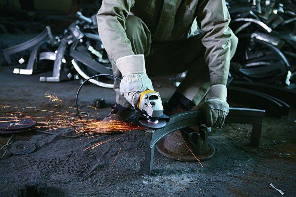 Stanley Taşlama Makinesi 900W Stgs9115