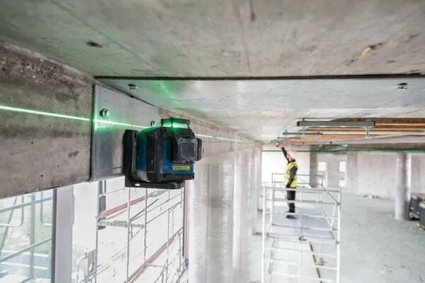 BOSCH GLL 80-33 G Yeşil Lazer Terazi 3x360 Derece Mıknatıs Sehpalı