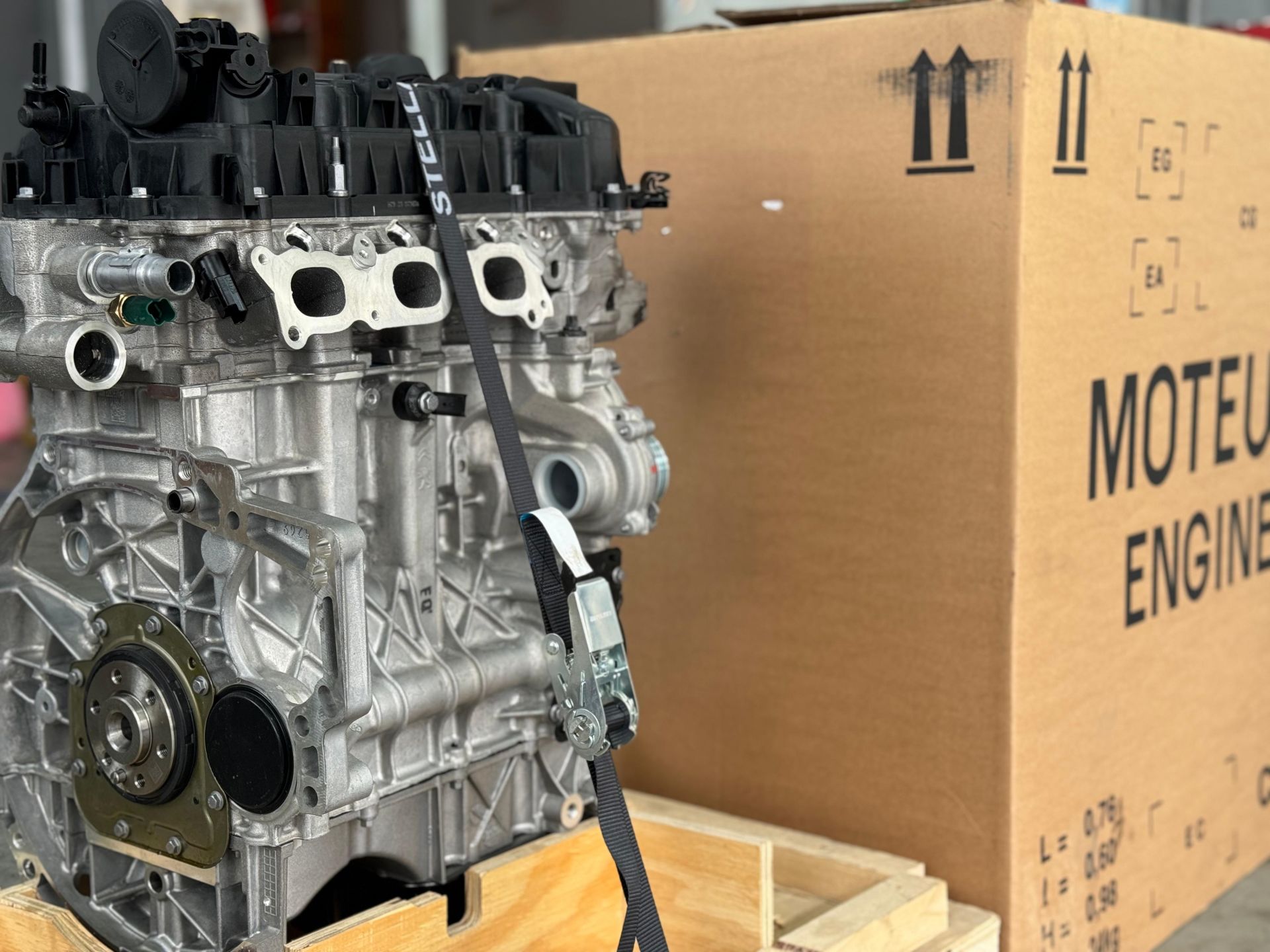 Peugeot 208 1.2 VTİ Turbosuz Sıfır Sandık Motor Orjinal PSA