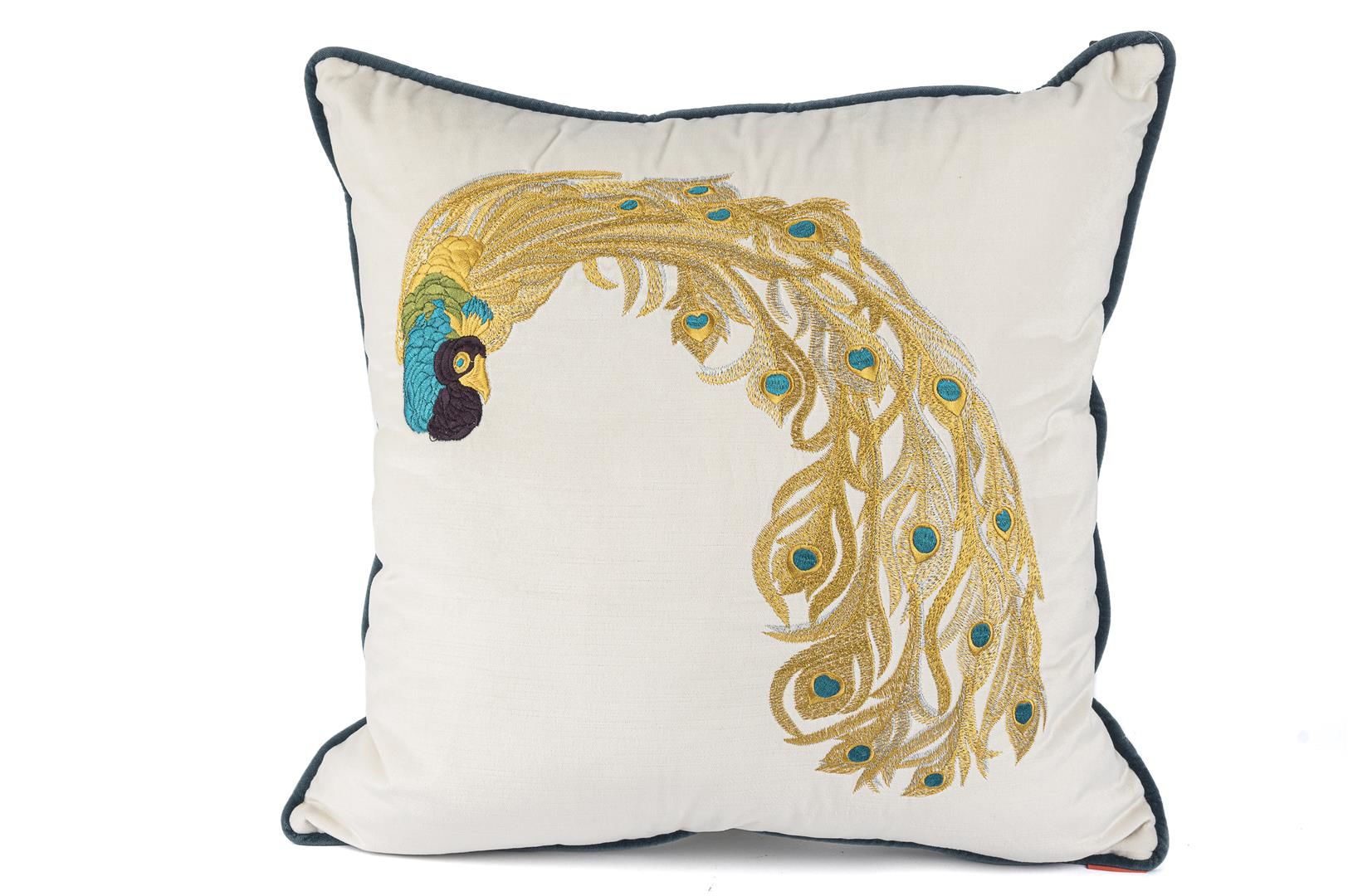 Krem Kadife Tavus Kuşu Yastık Kırlent 55x55