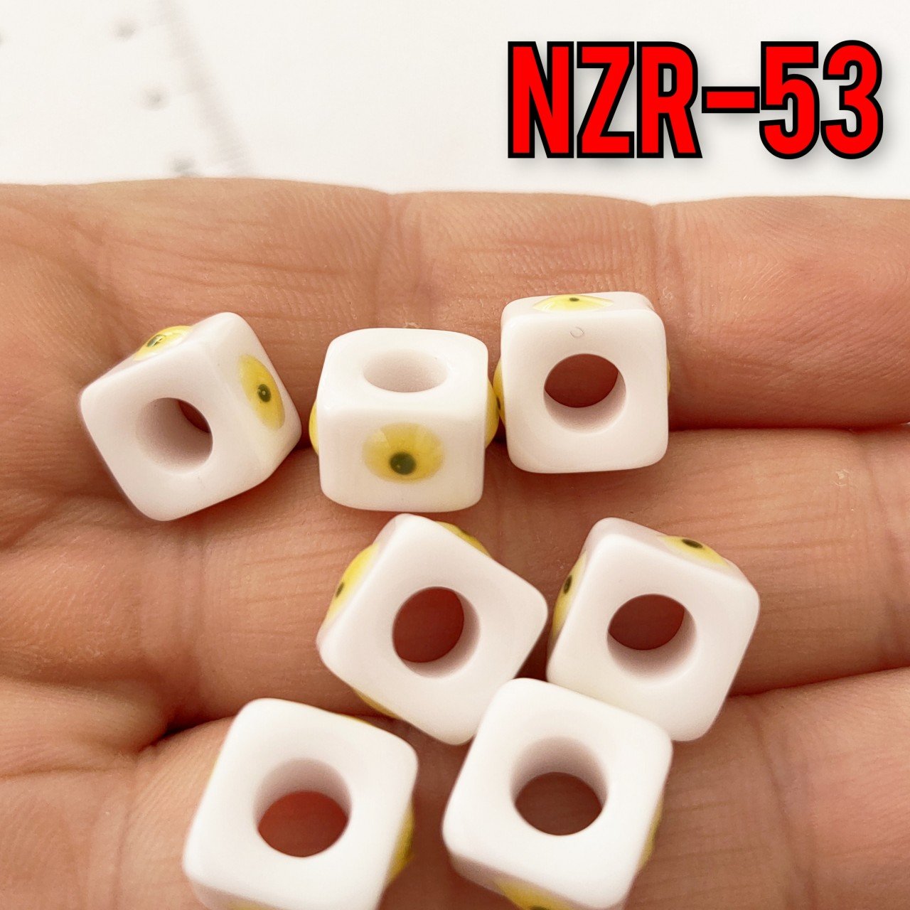 NZR-53 Mineli Gözlü Beyaz Akrilik Küp Boncuk  10*7.5 mm