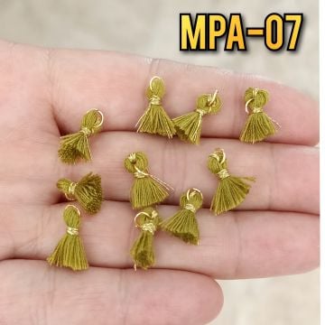 MPA-07 Haki Renk Altın Halkalı Mini Püskül