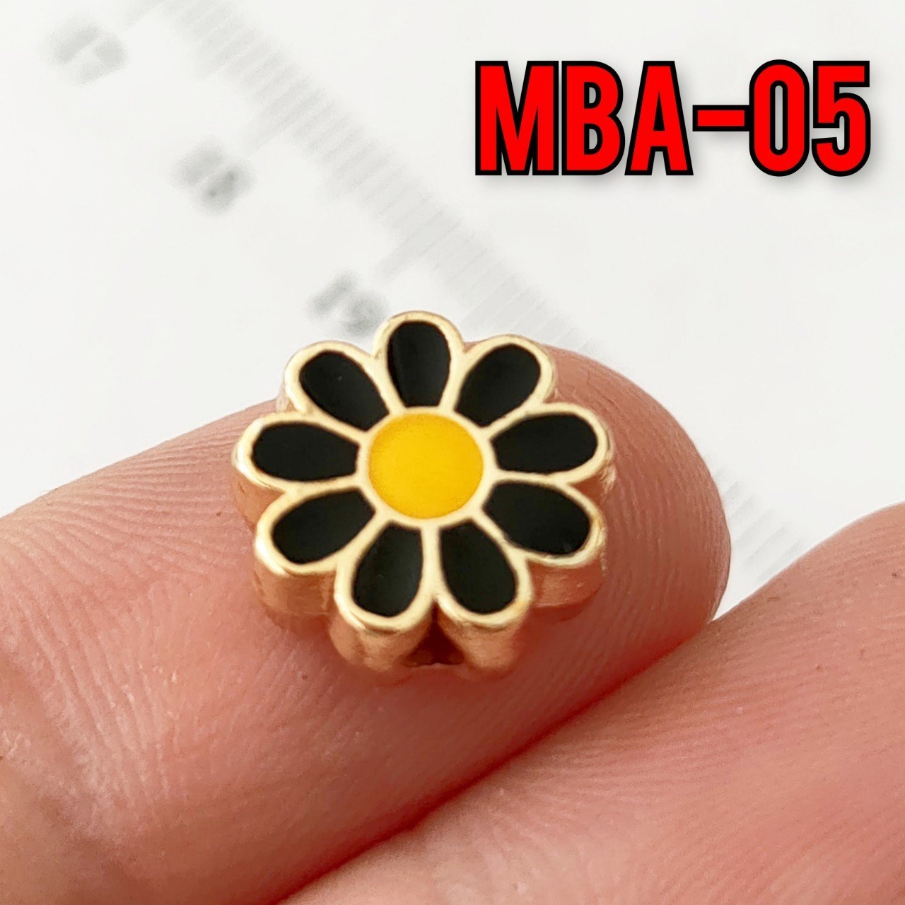 MBA-05 Altın Kaplama Siyah Mineli Papatya 11 mm