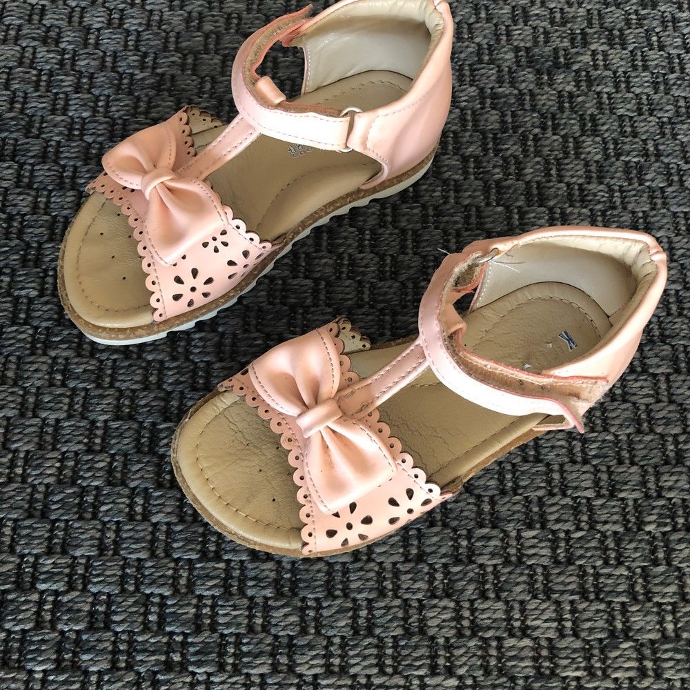 Kifidis Pembe Fiyonklu Sandaletler 26 numara