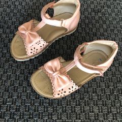 Kifidis Pembe Fiyonklu Sandaletler 26 numara